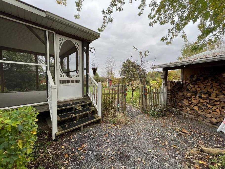 Country Cottage Penn Yan Exterior photo